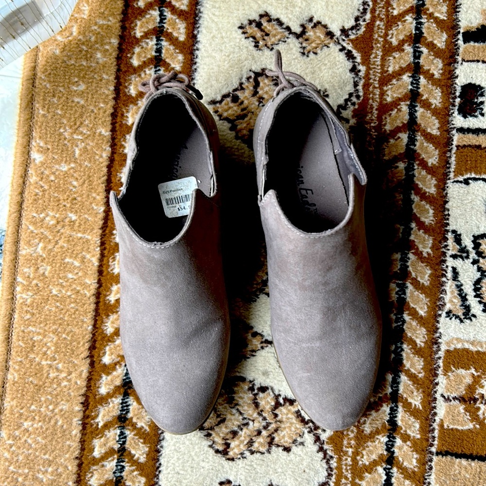 Ladies size 8 boot